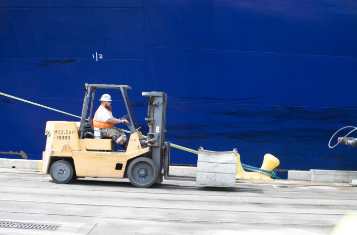 What are the main causes of injuries when using forklifts